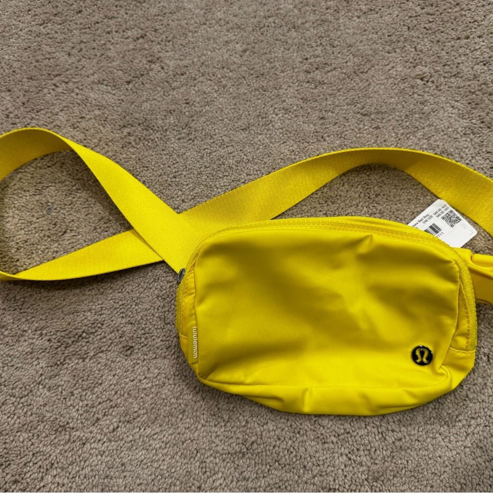 NWT Lululemon Everywhere Belt Bag SNCY Sonic Yellow